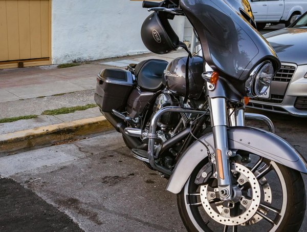 Essential Guide to Correctly Lubricating Steering Bearings on Your Triumph Thruxton R