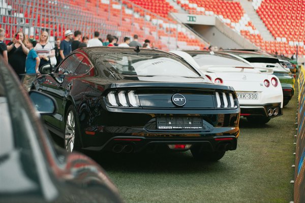 What are the road safety rules for cyclists and motorists in the UK?