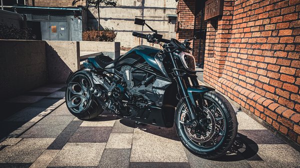 How do I install a new battery on a Ducati Diavel for better starting reliability?